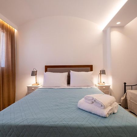 Sand Gem - Beach Apartments เปริโวลอส ภายนอก รูปภาพ