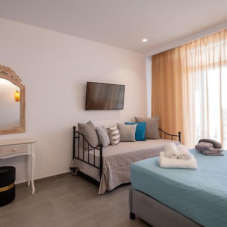 Sand Gem - Beach Apartments เปริโวลอส ภายนอก รูปภาพ