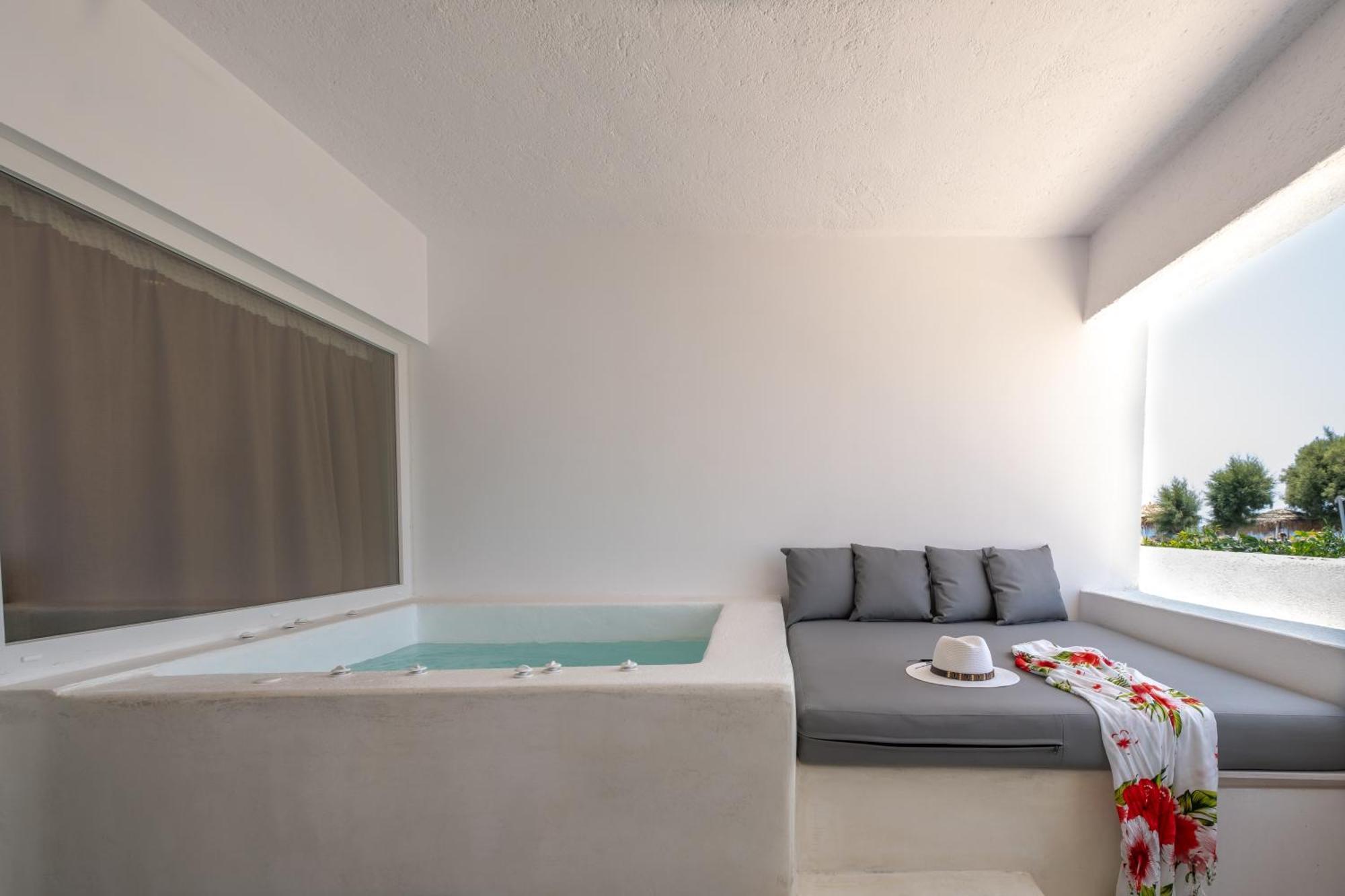 Sand Gem - Beach Apartments เปริโวลอส ภายนอก รูปภาพ